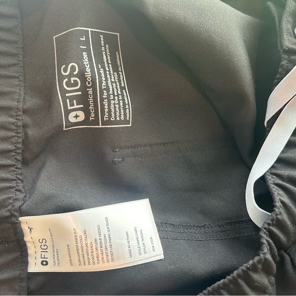 Figs cargo scrub bottoms, large (new, never worn) $30 - Picture 5 of 5